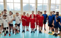 Więcej o: Międzyszkolne zawody w koszykówce chłopców